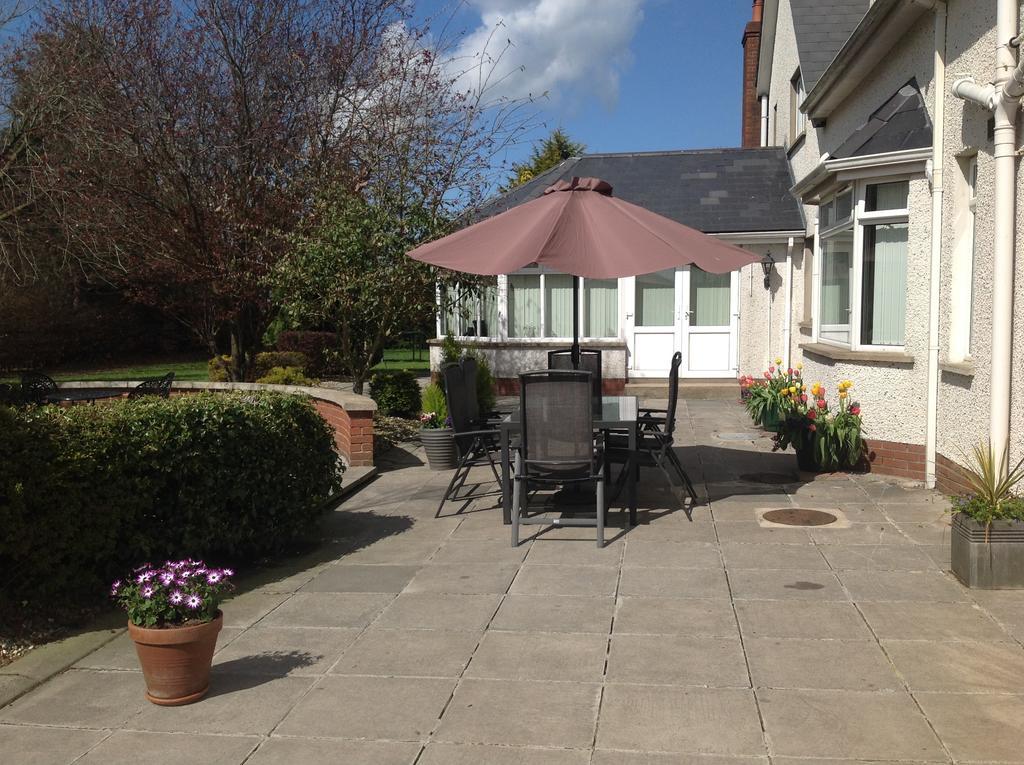 Caldhame Lodge Crumlin  Exterior photo