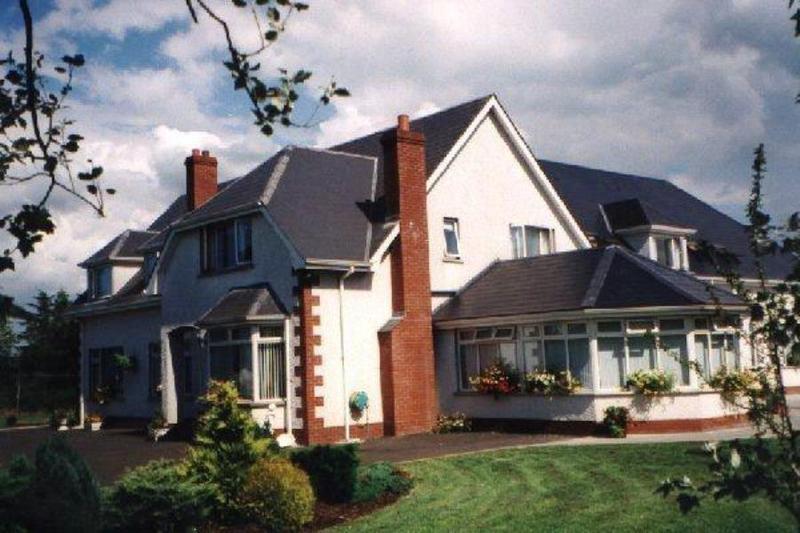Caldhame Lodge Crumlin  Exterior photo